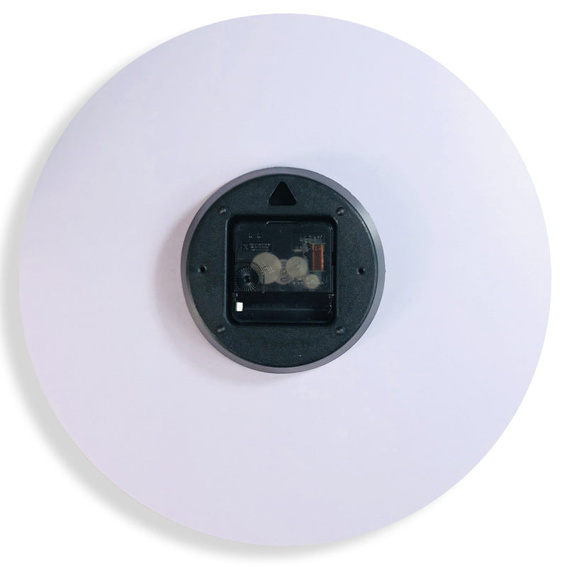 Moderne minimalistische nordische Wanduhr