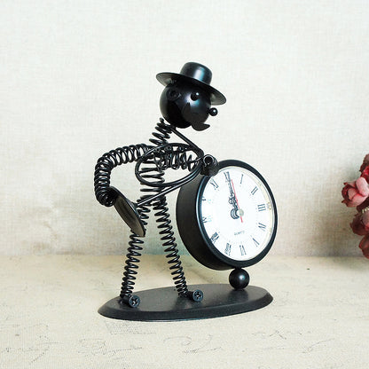 Kreative Tischuhr aus Metall